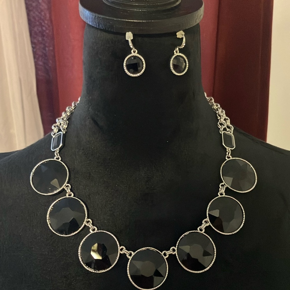 A beautiful necklace and earring set